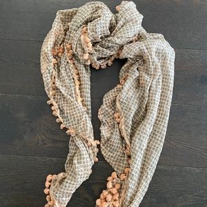 MATTA POMPOM SCARF